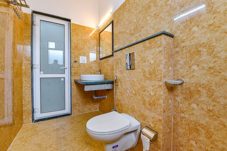 Bathroom, FabHotel Umrao Haveli With Pool, Jaipur