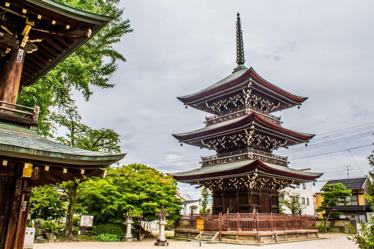 Hyakunenkominka Iroriyado Hidaya, Takayama