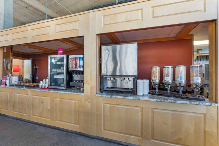 Food & Drinks 5, Best Western Plus Kelowna Hotel & Suites, Central Okanagan