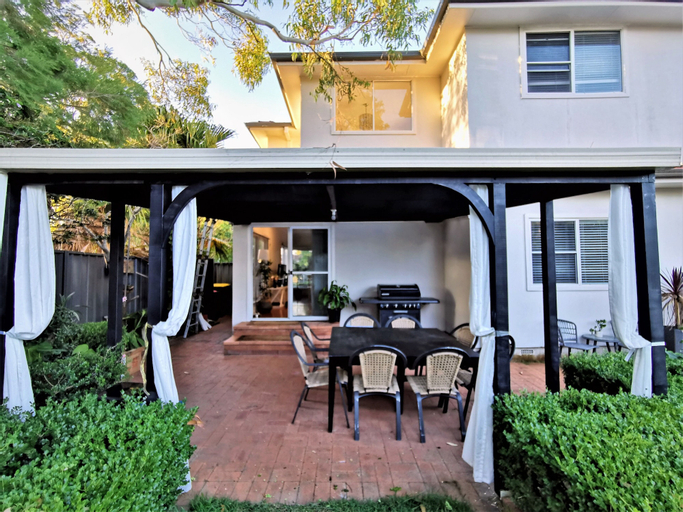 Exterior & Views 2, Comfy 4 Bedroms Corner House, Sutherland Shire - East
