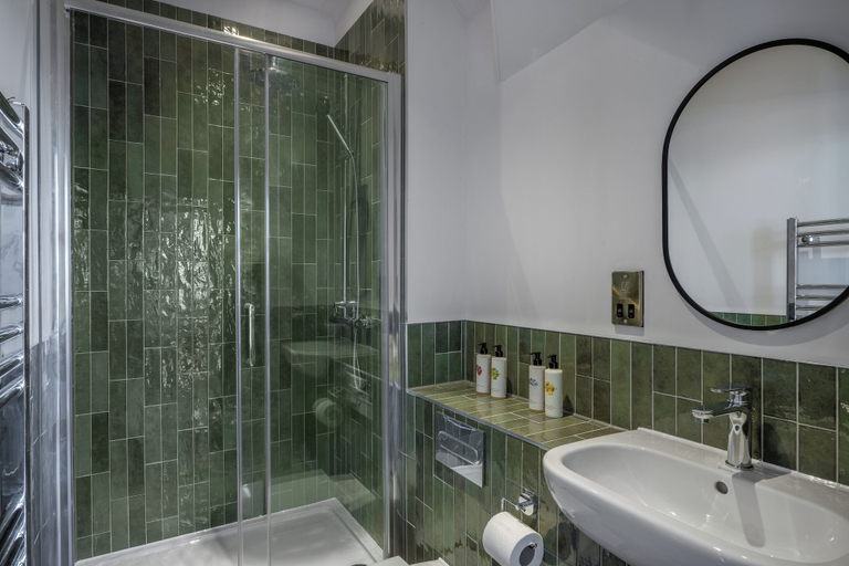 Bathroom 4, The Railway Hotel Worthing, West Sussex