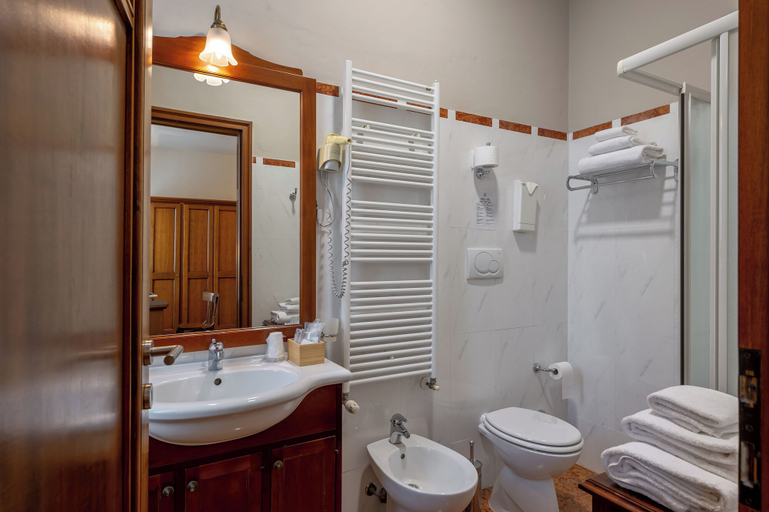 Bathroom 5, Hotel Antica Dimora , Mantegna Hotels, Mantua