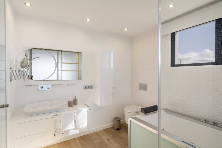 Bathroom 4, With Pool and Superb sea View - Villa Candelária, Ribeira Brava