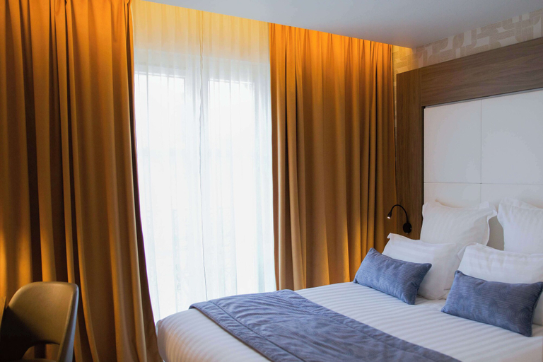 Bedroom 2, Le Grand Hôtel Grenoble, BW Premier Collection by Best Western, Isère