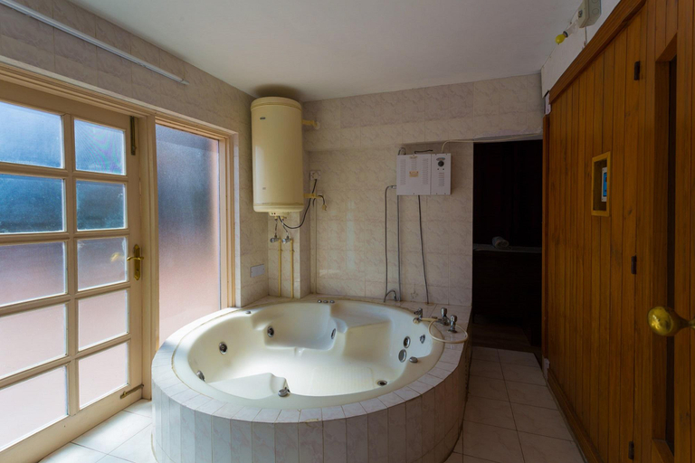 Bathroom 4, Toshali Royal View Shimla, Shimla