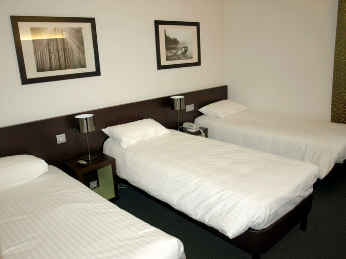 Bedroom 4, Hotel Kyriad Orly Aéroport Athis Mons, Essonne