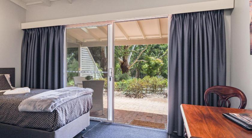 Bedroom 2, Forest Lodge Resort, Manjimup