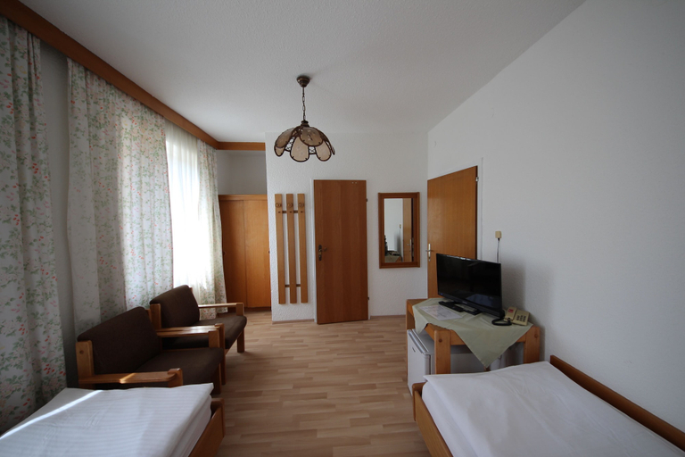 Bedroom 2, Hotel Kleinmünchen, Linz