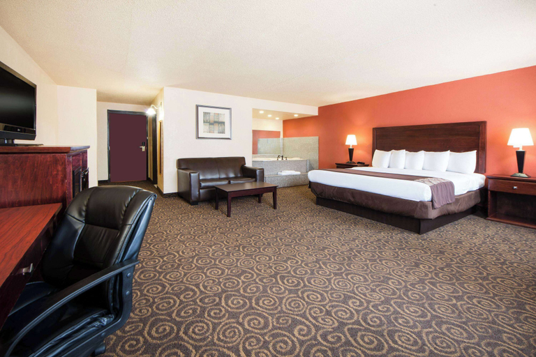 Bedroom 3, Travelodge by Wyndham Enid, Garfield