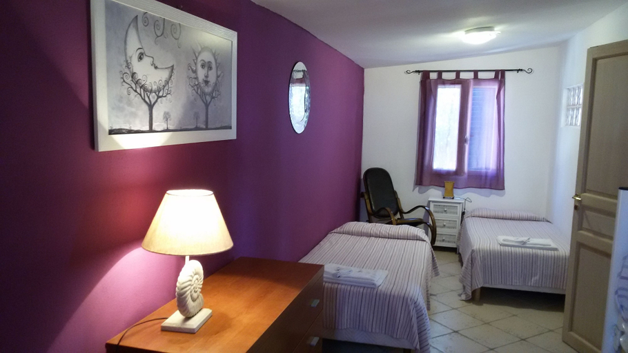 Bedroom 2, Sole e Sale b&b, Cagliari