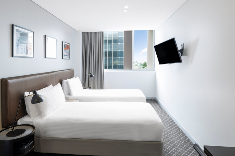 Bedroom 2, Holiday Inn & Suites SYDNEY BONDI JUNCTION by IHG, Sydney