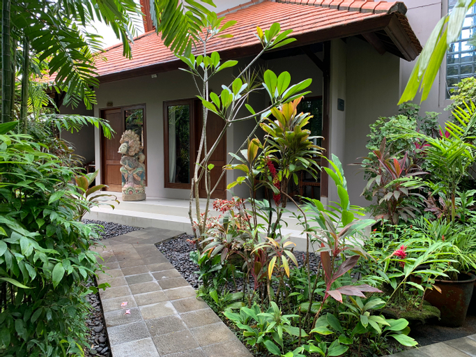 Exterior 8
