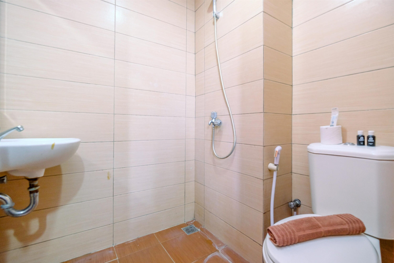 Bathroom 4, Good Choice Studio At Margonda Residence 5 Apartment, Depok