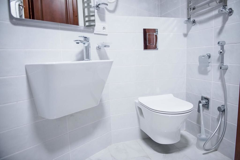 Bathroom 3, Apart Hotel Quartet, Odes'ka