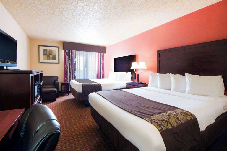 Bedroom 3, Travelodge by Wyndham Enid, Garfield