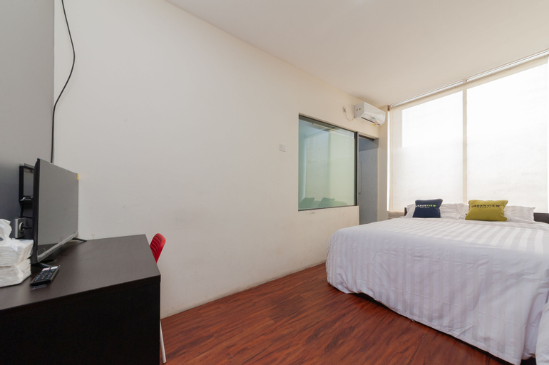 Urbanview Hotel Ellegan Residence Alam Sutera Serpong by RedDoorz - Tap to explore photos