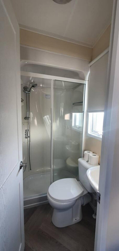 Bathroom 5, 3bed Holiday Home in Clacton-on-sea, Sleeps 8, Essex