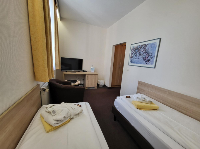 Bedroom 5, Sonnenhotel Hoher Hahn, Erzgebirgskreis