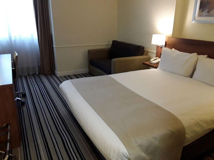 Bedroom 3, Holiday Inn LEEDS - WAKEFIELD M1, JCT.40 by IHG, Wakefield