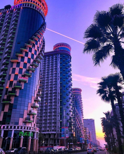 Exterior & Views