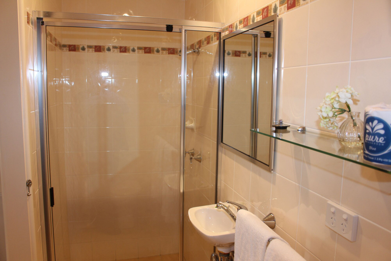 Bathroom, Leura Fairways West, Blue Mountains