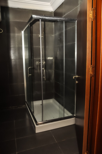 Bathroom 3, Marriot Airport Hotels, Oshodi/Isolo