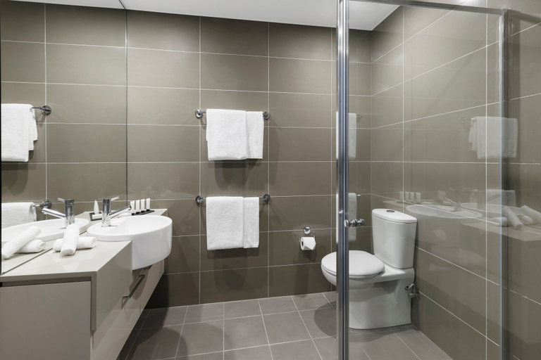 Bathroom 3, Holiday Inn & Suites SYDNEY BONDI JUNCTION by IHG, Sydney