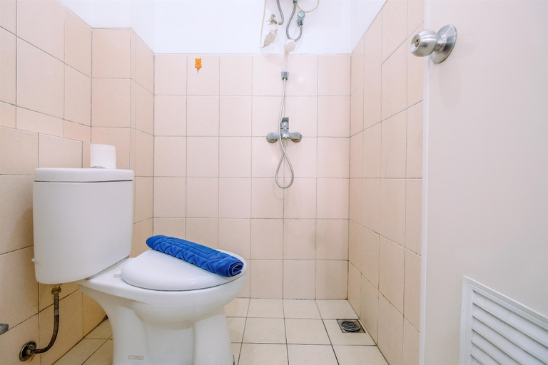 Bathroom 4, Cozy Living Studio At Pakubuwono Terrace Apartment, South Jakarta