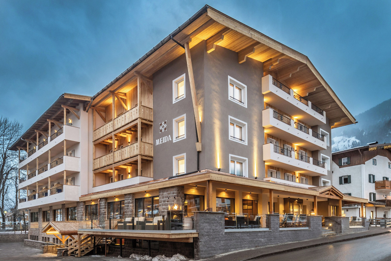 Exterior & Views