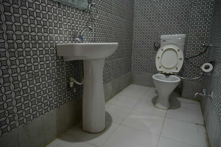 Bathroom, Hotel Kedar Ganga, Hardwar
