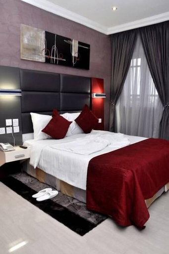 Bedroom 3, De Edge Hotel, Obio/Akp