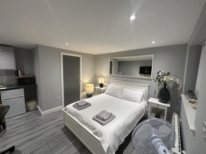 Others 3, Beautiful 1-bed Modern Luxury Apartment in Luton, Luton