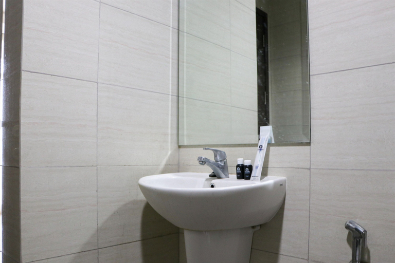 Bathroom 2, Scenic And Spacious 1Br Ciputra International Apartment, West Jakarta