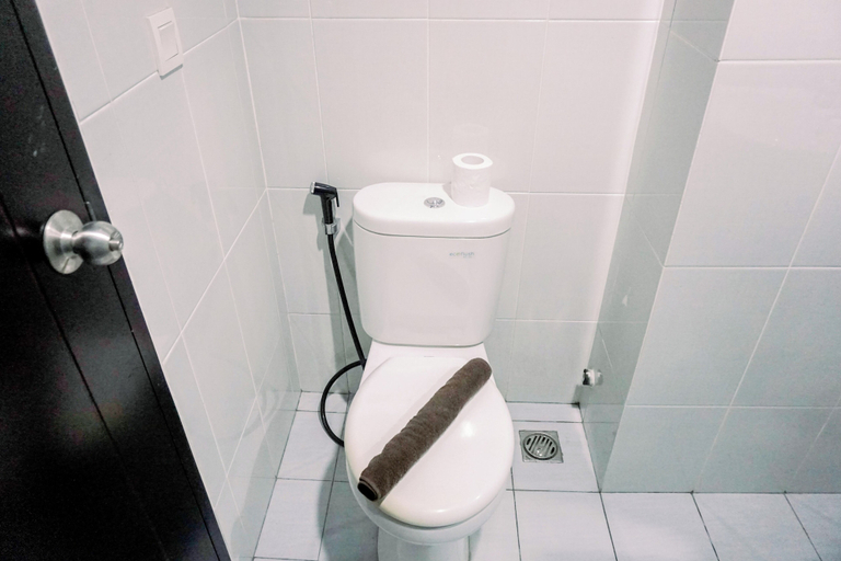Bathroom 5, Wonderful 1Br Casa De Parco Apartment Near Ice Bsd, Tangerang Selatan