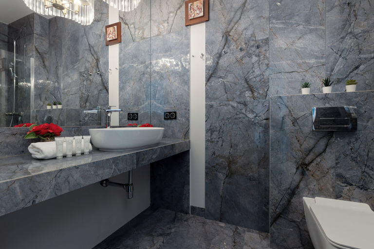 Bathroom 4, Okrzei Apartment Warsaw Praga by Renters, Warsaw