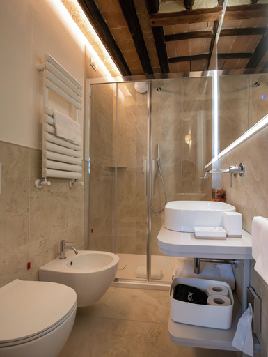Bathroom 5, Torre del Fuggisole, Siena