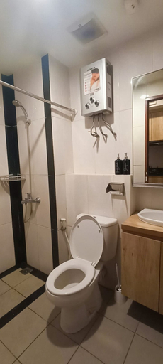 Bathroom 5, Grand Kamala Lagoon by MAXY PROPERTY, Bekasi