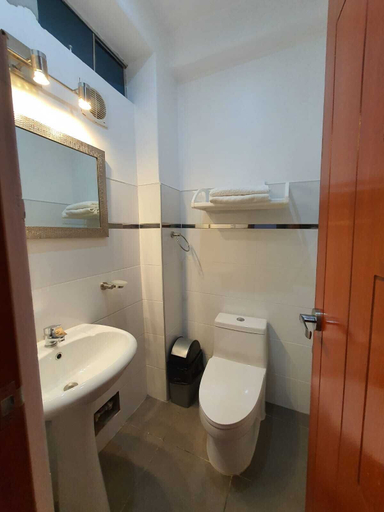 Bathroom 3, Hotel Golden Sky, Talara