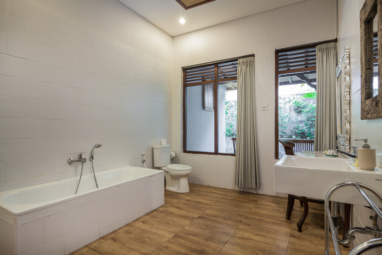 Bathroom 9