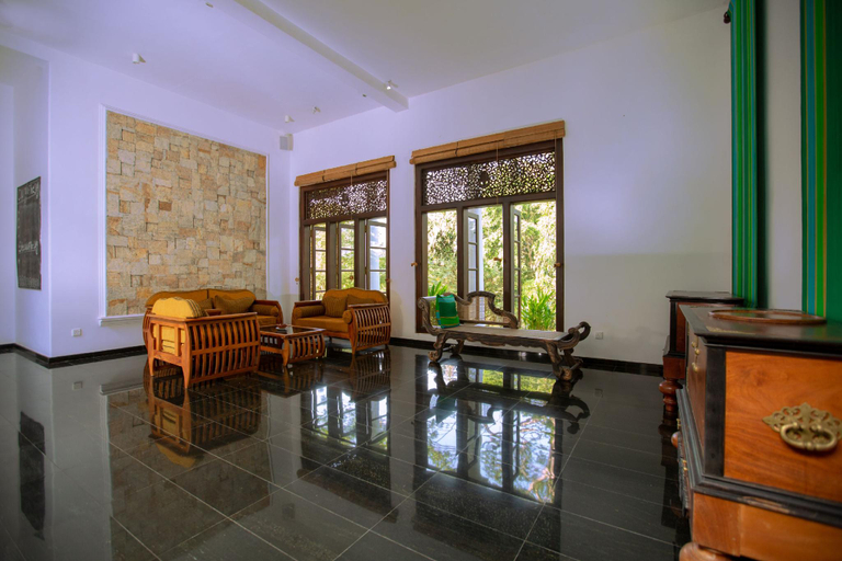 Public Area, Niyagama House, Akmeemana