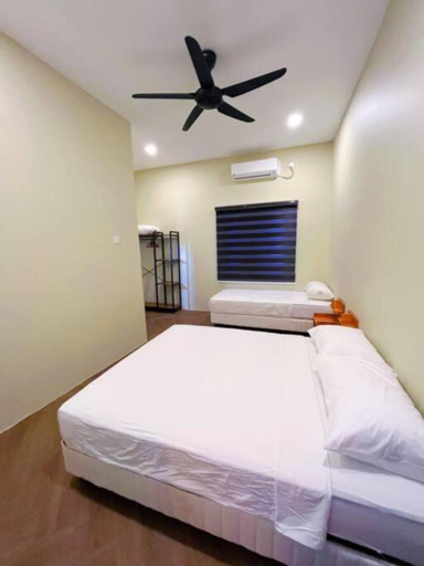 Bedroom 3, Villa D'Razna - Luxury 5-bedroom Villa with private pool, Kuala Terengganu