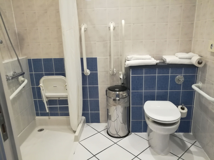 Bathroom 4, Holiday Inn Express CANTERBURY by IHG, Kent