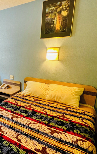 Bedroom 3, Relax Inn, Shelby