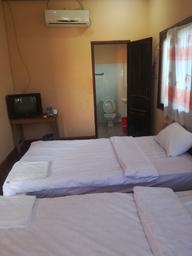 Bedroom 2, Saynambak Riverside Guest House, Nambak