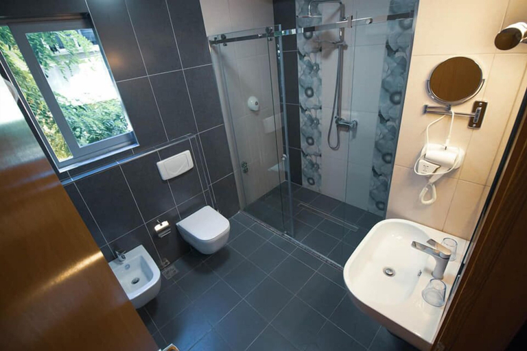 Bathroom 4, Albanopolis Hotel, Tiranës