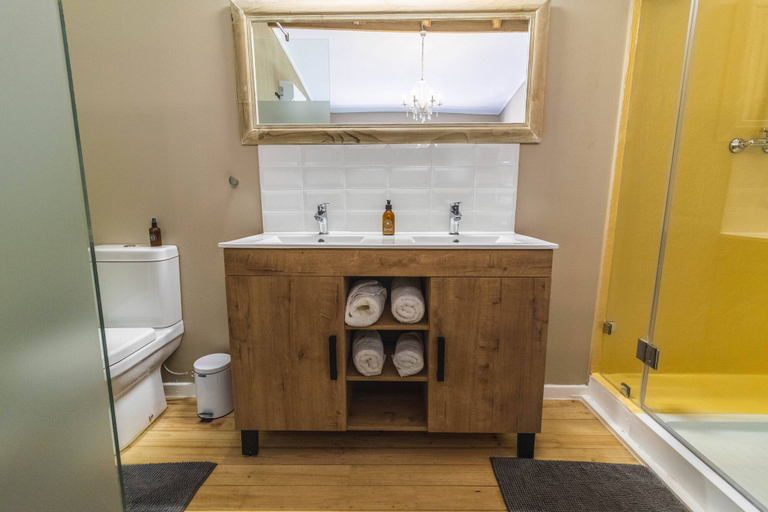 Bathroom 4, Val de Vine Guesthouse, Cape Winelands