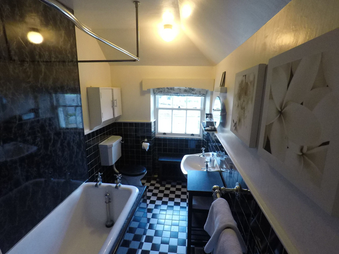 Bathroom, Cormiston Farm, South Lanarkshire