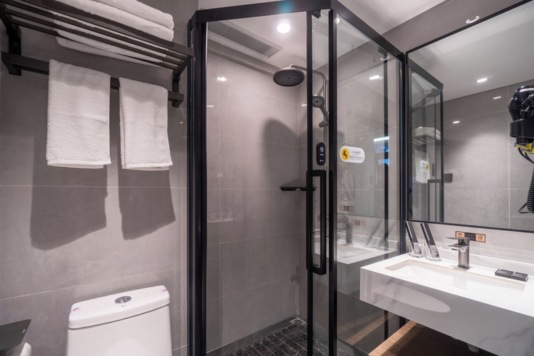 Bathroom 3, Ruifeng Hotel Railway Station Store, Guangzhou