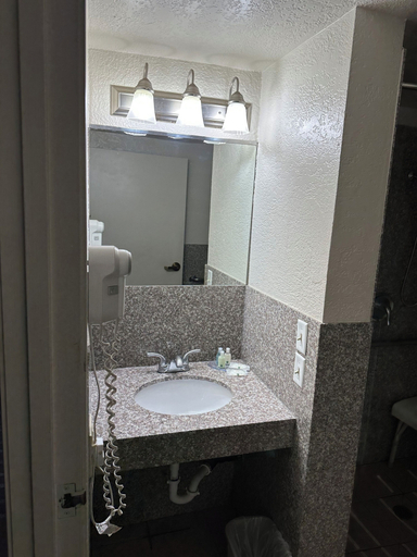 Bathroom 4, Quality Inn Tucson Downtown near Convention Center, Pima