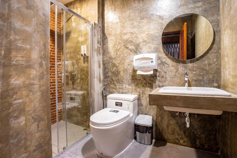 Bathroom 4, Kaen Hostel, Pattaya